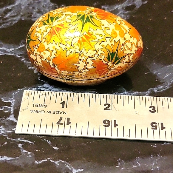 SALE! Vintage wooden handmade egg trinket box - Picture 4 of 4